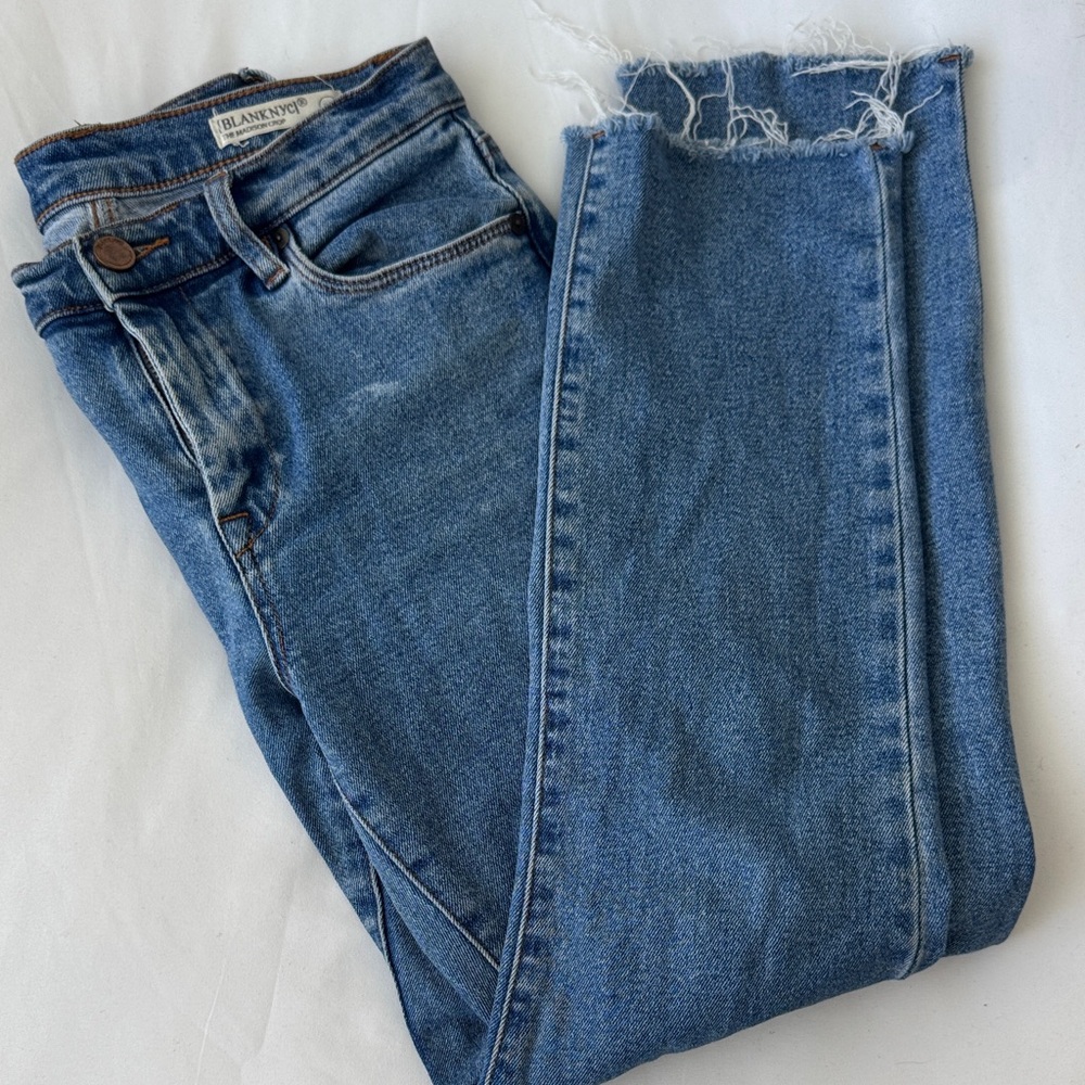 Blank NYC Women's  The Madison Crop Frayed Hem Cropped Denim